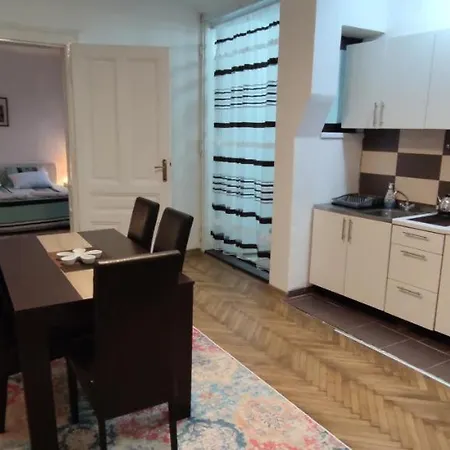 Hannah Apartman *